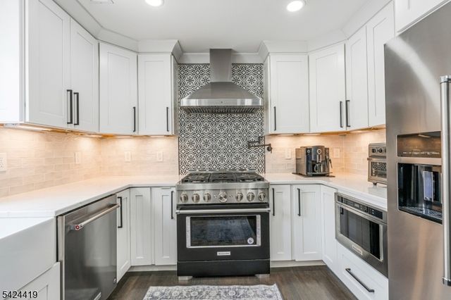 220 3rd St, Green Brook Twp., NJ 08812