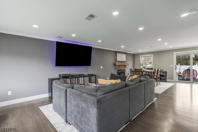 220 3rd St, Green Brook Twp., NJ 08812