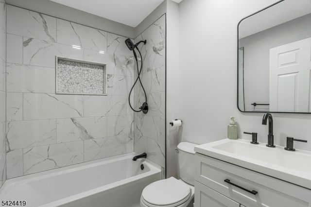 220 3rd St, Green Brook Twp., NJ 08812