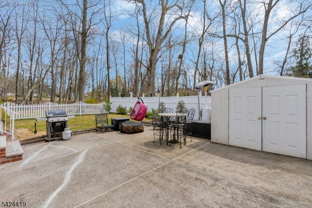 220 3rd St, Green Brook Twp., NJ 08812