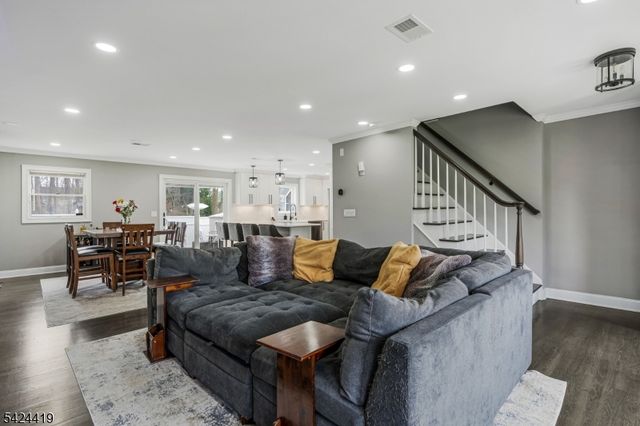 220 3rd St, Green Brook Twp., NJ 08812