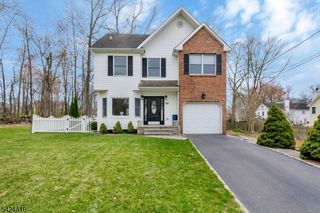 220 3rd St, Green Brook Twp., NJ 08812