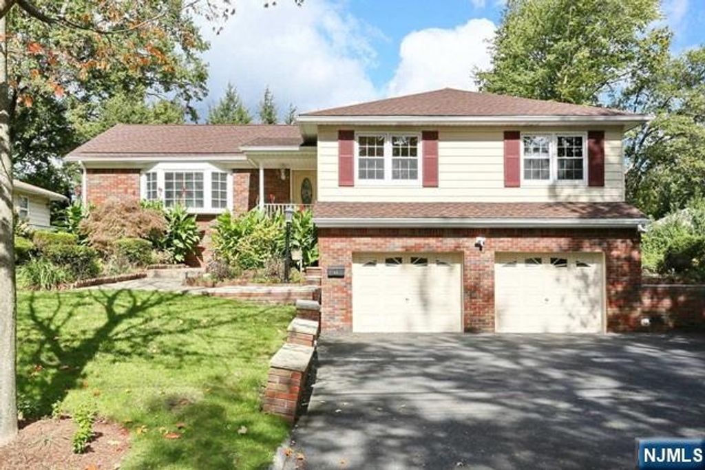 61 Fern Place, Paramus, NJ 07652