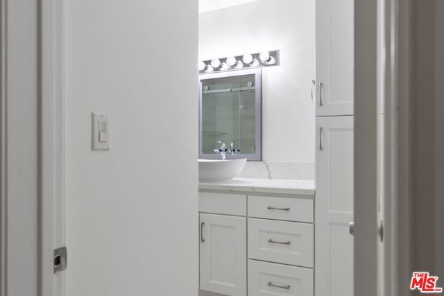 4255 W 5th Street 209, Los Angeles, CA 90020