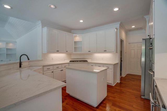 10200 Treasure Island DR, Austin, TX 78730