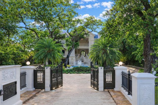 2000 PARK STREET N, St Petersburg, FL 33710