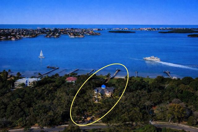 2000 PARK STREET N, St Petersburg, FL 33710