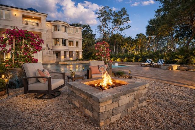 2000 PARK STREET N, St Petersburg, FL 33710