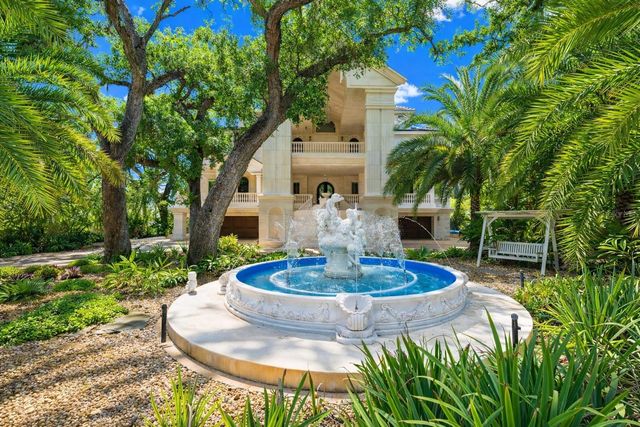 2000 PARK STREET N, St Petersburg, FL 33710