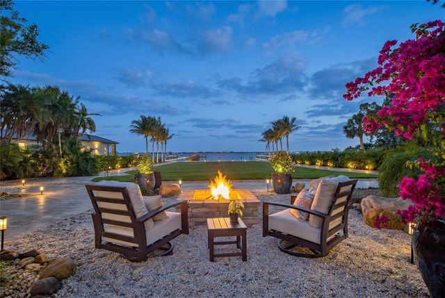 2000 PARK STREET N, St Petersburg, FL 33710