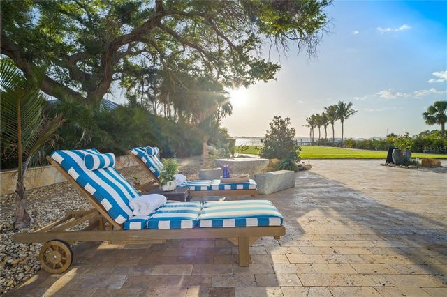 2000 PARK STREET N, St Petersburg, FL 33710