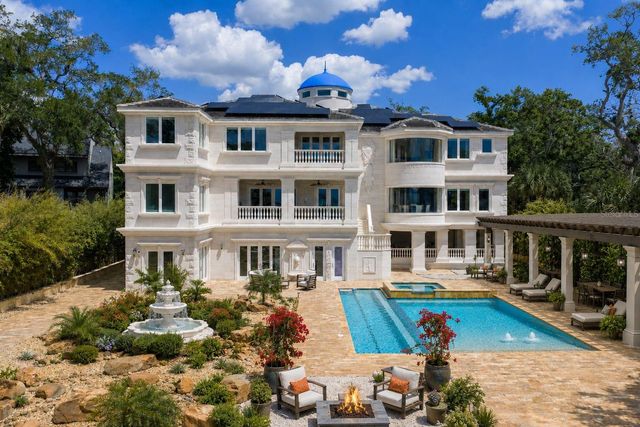 2000 PARK STREET N, St Petersburg, FL 33710