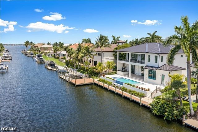 846 Cypress Lake CIR, Fort Myers, FL 33919