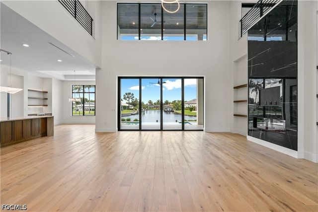 846 Cypress Lake CIR, Fort Myers, FL 33919