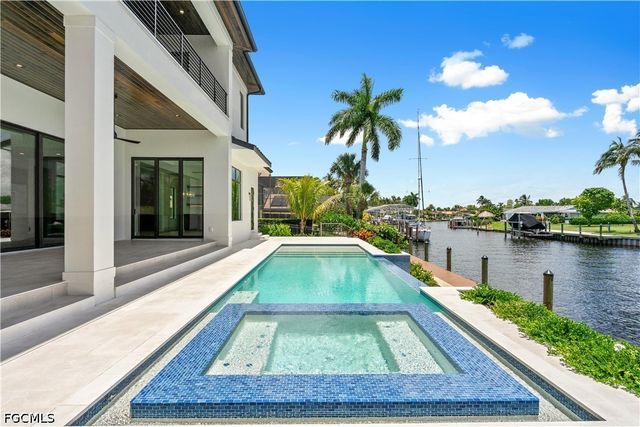 846 Cypress Lake CIR, Fort Myers, FL 33919