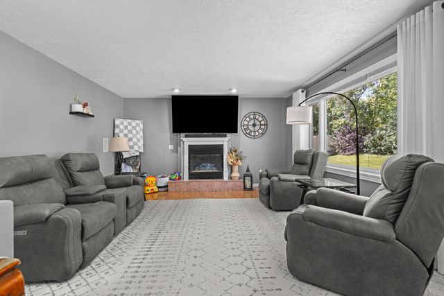 3304 12TH ST, Minot, ND 58701