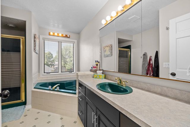 3304 12TH ST, Minot, ND 58701