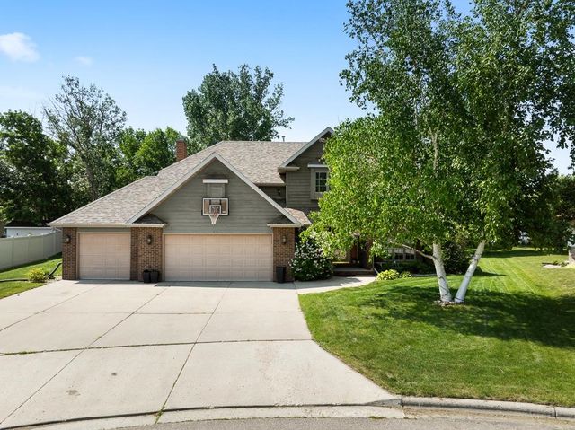 3304 12TH ST, Minot, ND 58701