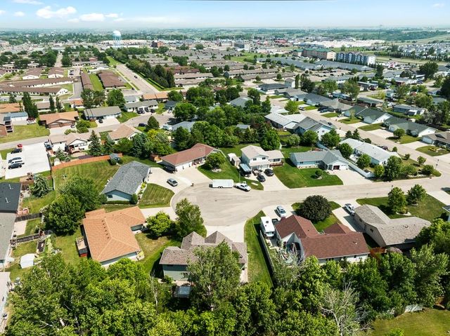 3304 12TH ST, Minot, ND 58701
