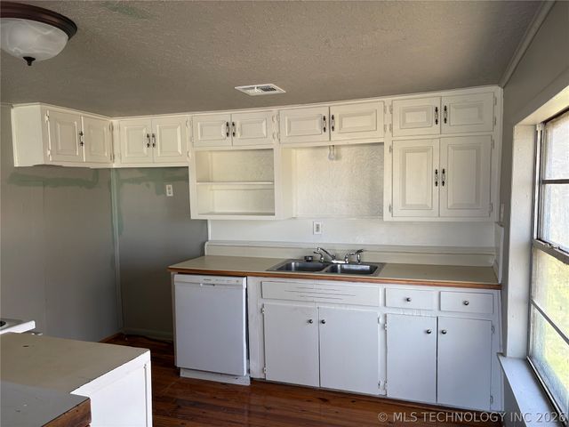 516 E 5th Street, Hulbert, OK 74441