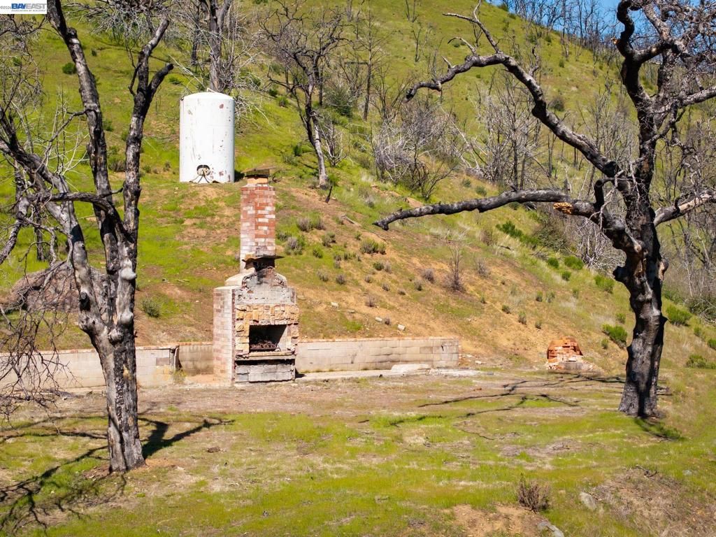 Image 4 of property listing at 15676 W Corral Hollow Rd, Tracy, CA 95377