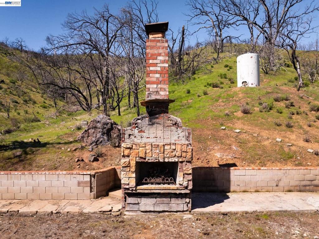 Image 6 of property listing at 15676 W Corral Hollow Rd, Tracy, CA 95377