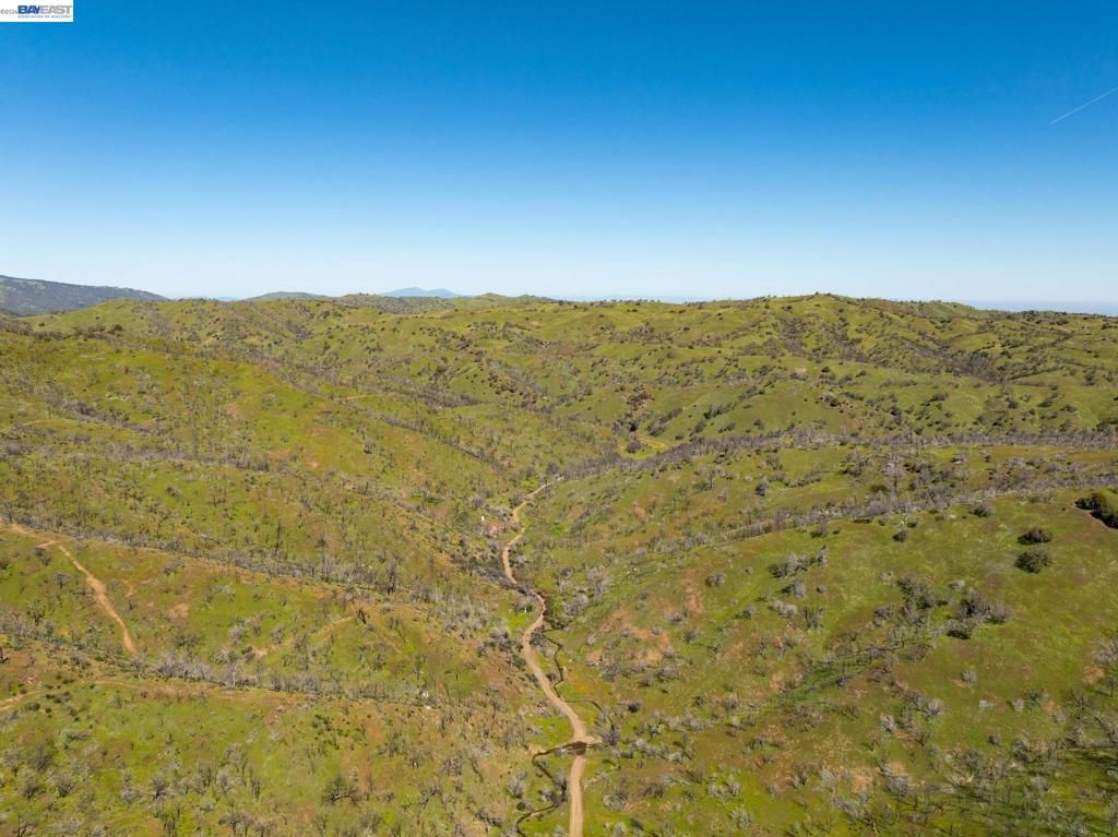 Image 8 of property listing at 15676 W Corral Hollow Rd, Tracy, CA 95377
