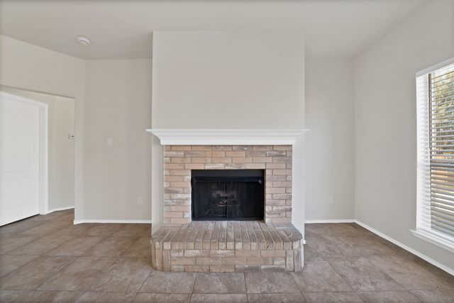 811 Parkside Drive, Cedar Hill, TX 75104