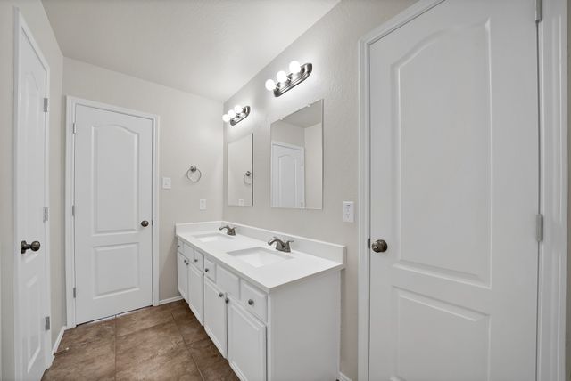 811 Parkside Drive, Cedar Hill, TX 75104