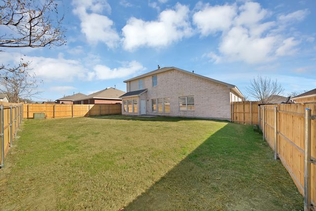 811 Parkside Drive, Cedar Hill, TX 75104