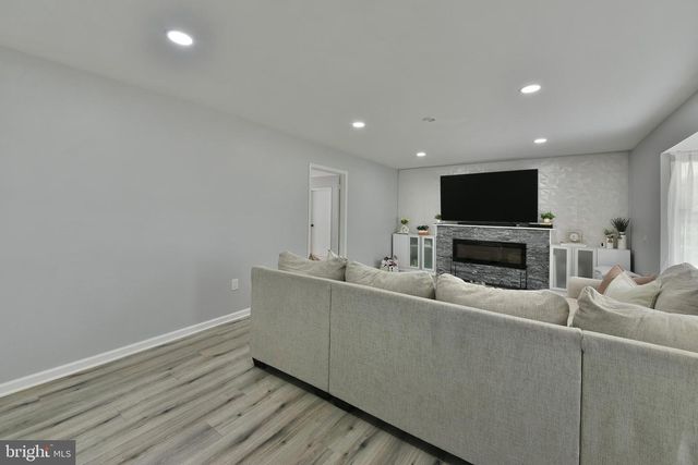 8 WINDOVER LN, Willingboro, NJ 08046