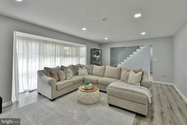 8 WINDOVER LN, Willingboro, NJ 08046