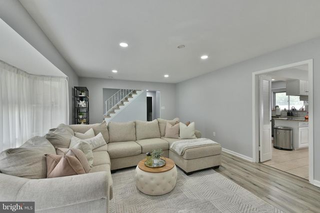 8 WINDOVER LN, Willingboro, NJ 08046