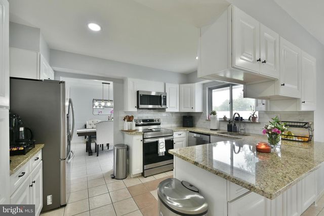 8 WINDOVER LN, Willingboro, NJ 08046