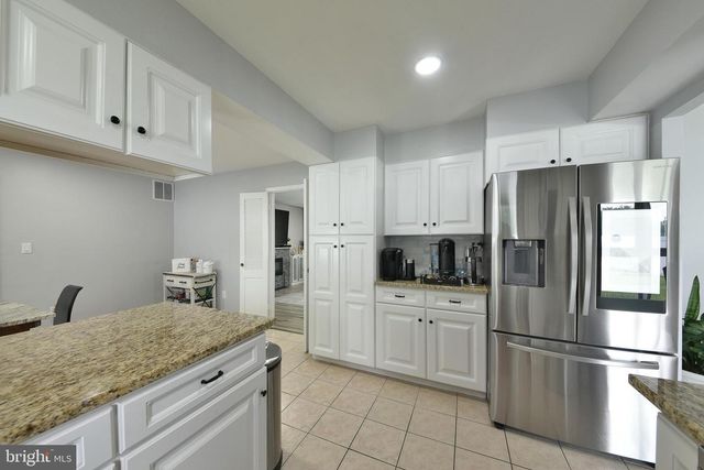 8 WINDOVER LN, Willingboro, NJ 08046