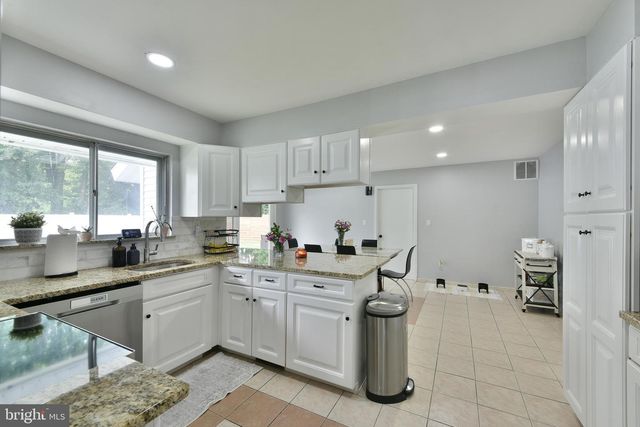 8 WINDOVER LN, Willingboro, NJ 08046
