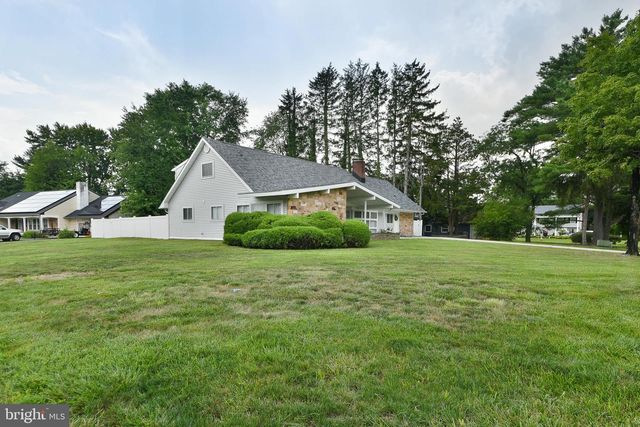 8 WINDOVER LN, Willingboro, NJ 08046