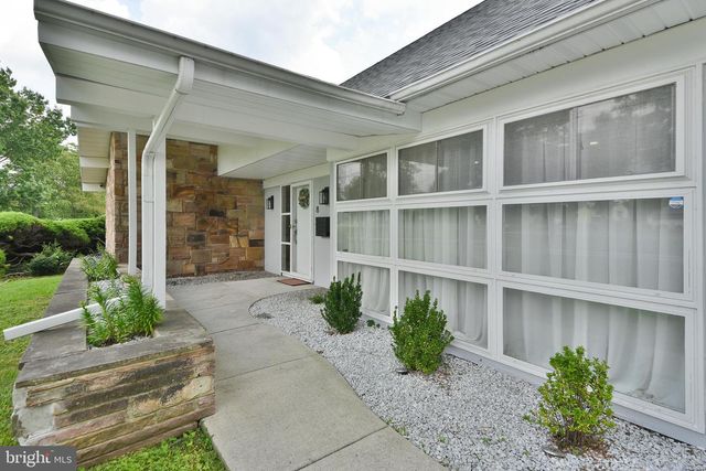 8 WINDOVER LN, Willingboro, NJ 08046