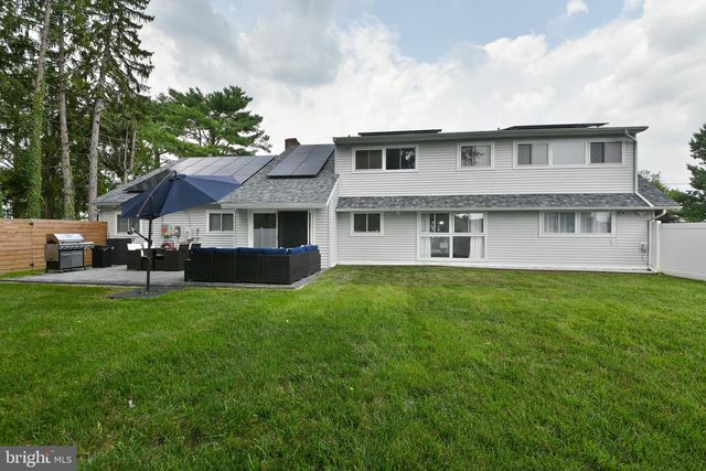 8 WINDOVER LN, Willingboro, NJ 08046