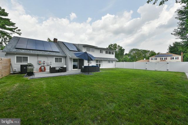8 WINDOVER LN, Willingboro, NJ 08046
