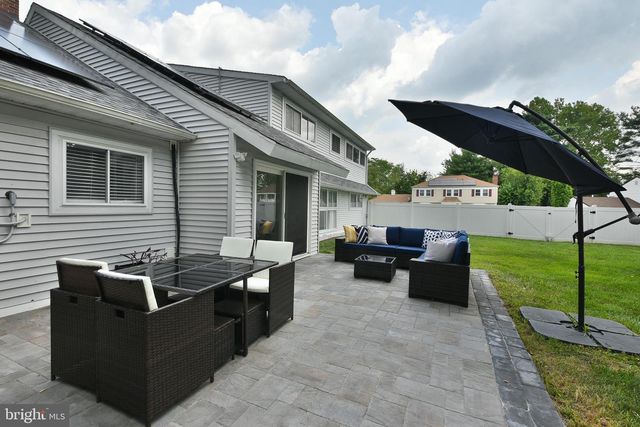 8 WINDOVER LN, Willingboro, NJ 08046