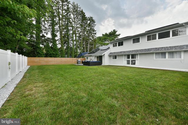 8 WINDOVER LN, Willingboro, NJ 08046