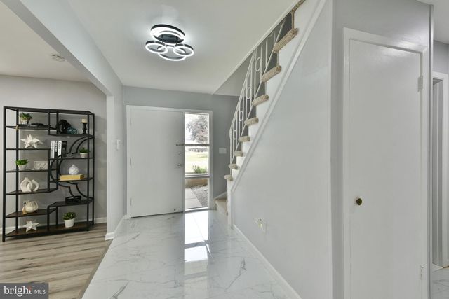 8 WINDOVER LN, Willingboro, NJ 08046