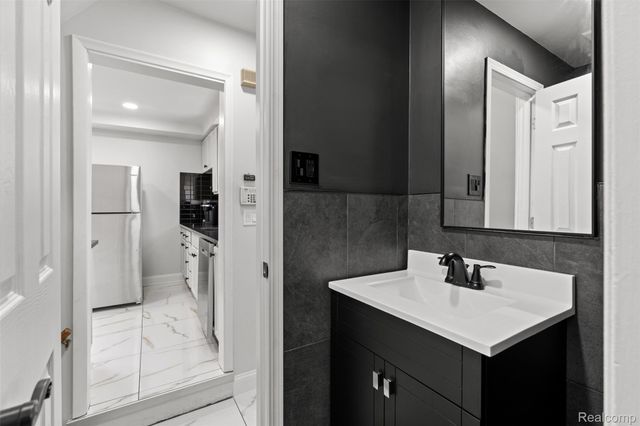 6771 Sunset Street, Garden City, MI 48135