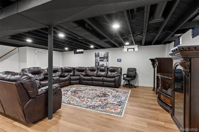 6771 Sunset Street, Garden City, MI 48135