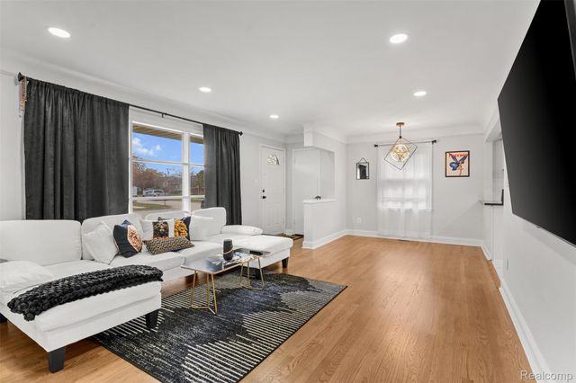 6771 Sunset Street, Garden City, MI 48135