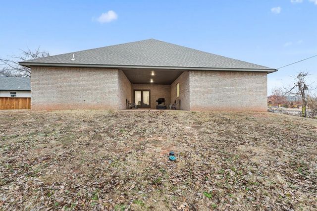 1416 Devonshire Court, Edmond, OK 73034