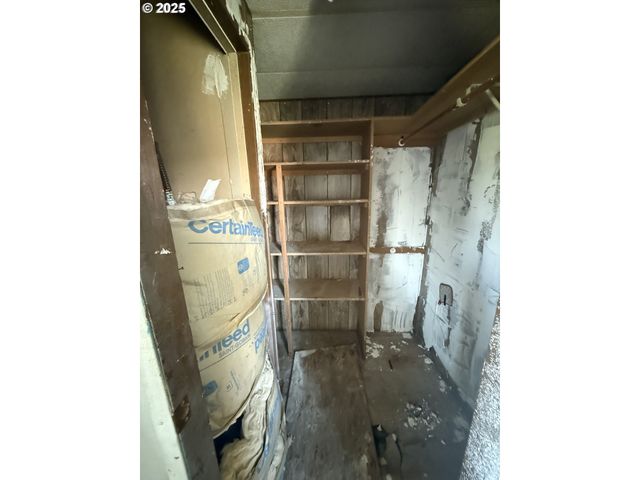 34956 SEAVEY LOOP Rd 66, Eugene, OR 97405