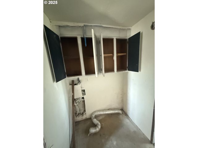 34956 SEAVEY LOOP Rd 66, Eugene, OR 97405