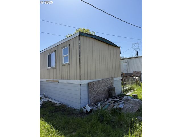 34956 SEAVEY LOOP Rd 66, Eugene, OR 97405